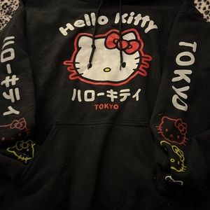 hello kitty hoodie (send offers) 🖤